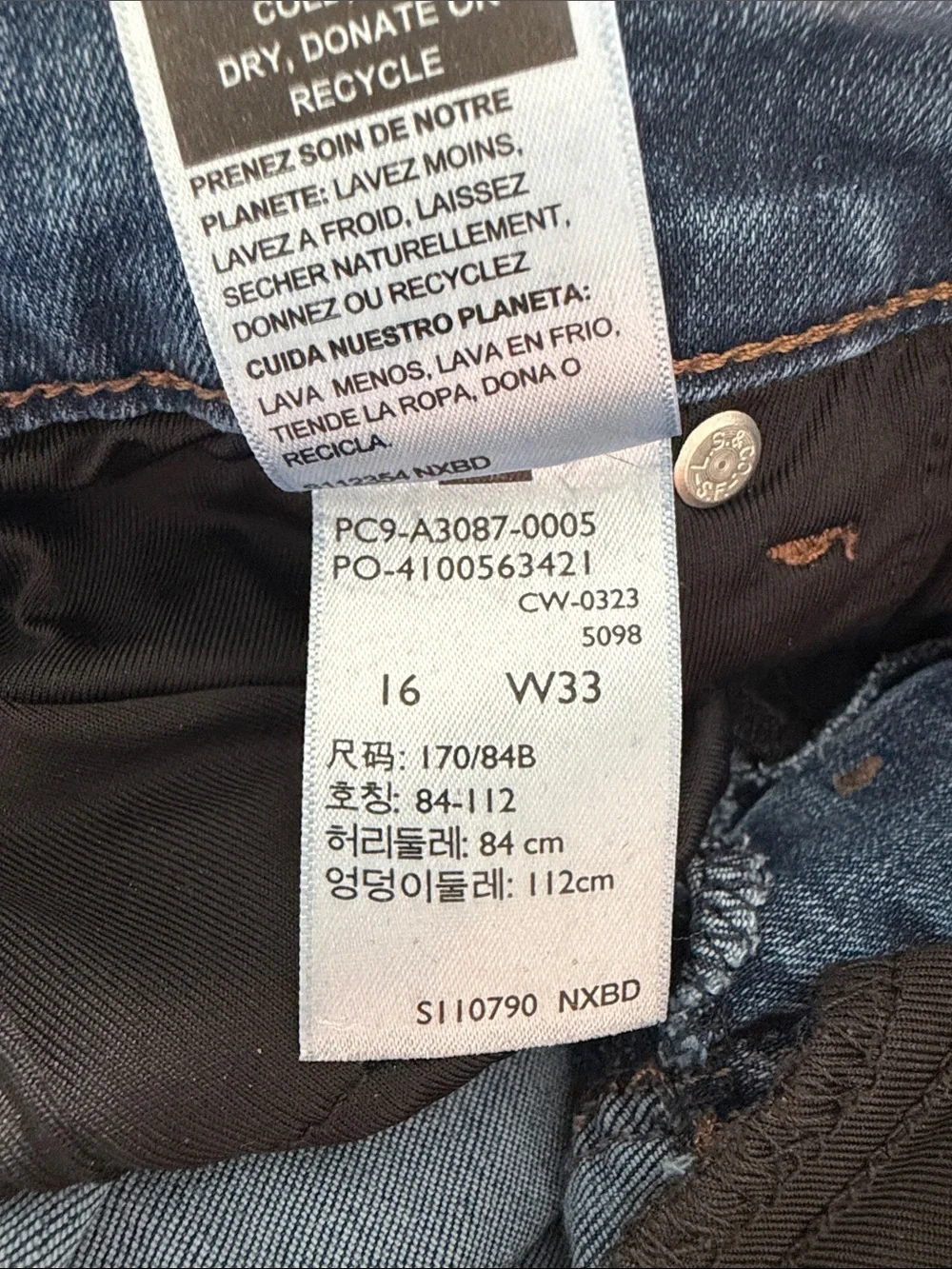Denizen Levi's Light Blue High-Rise Ankle Straight Jeans. Size 16. Frayed Cuffs.